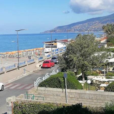 Un Terrazzo Sul Tirreno *