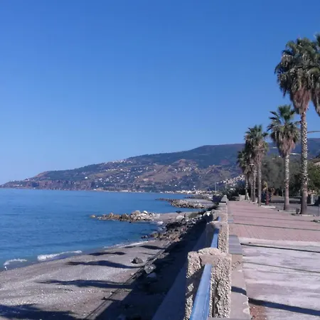 Un Terrazzo Sul Tirreno Hébergement de vacances Acquappesa